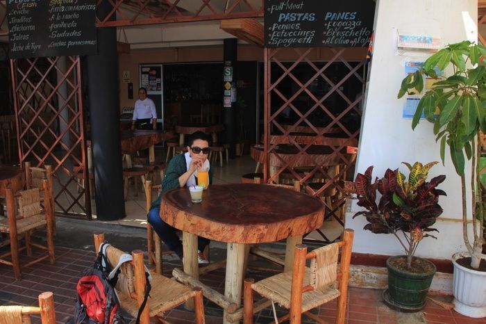 Tomando un refresco en Paracas