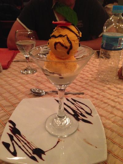 Helado de mango después de una cena memorable en el Colca Lodge