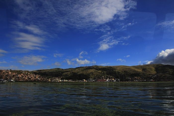 Navegando por el Lago Titicaca, alejándonos de Puno