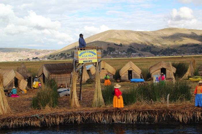 Recién llegados a las islas Uros
