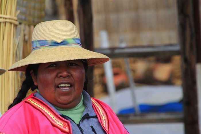 Rostros en las islas Uros