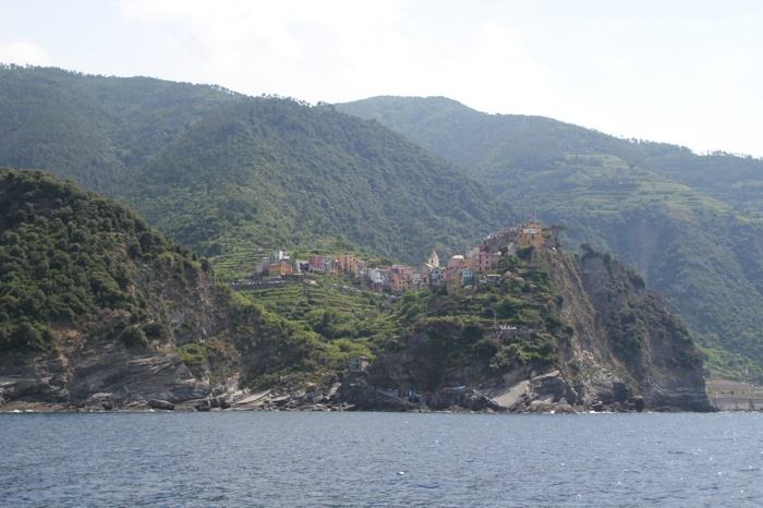 Corniglia desde el barco por Cinque Terre