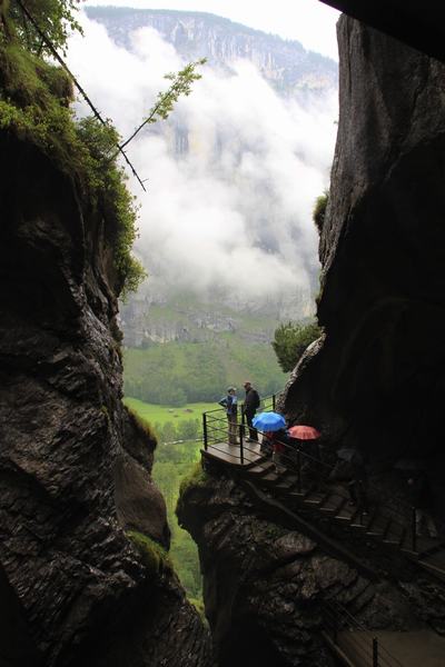 Paisajes desde uno de los niveles de la cascada Trümmelbachfälle