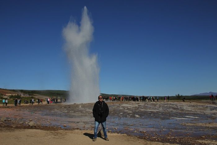 Strokkur soltando agua