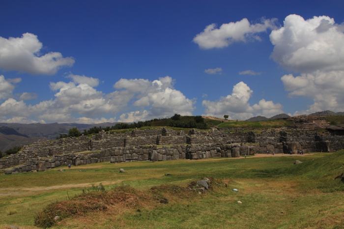 Vistas de Saqsaywaman desde la entrada
