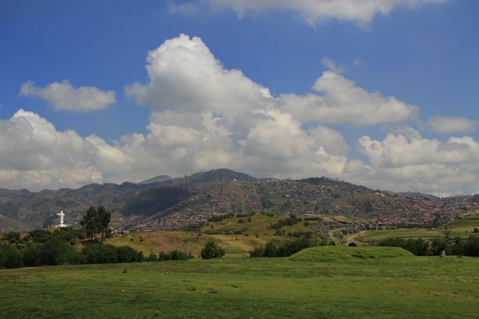 Vistas de Saqsaywaman y el Cristo Blanco desde la carretera