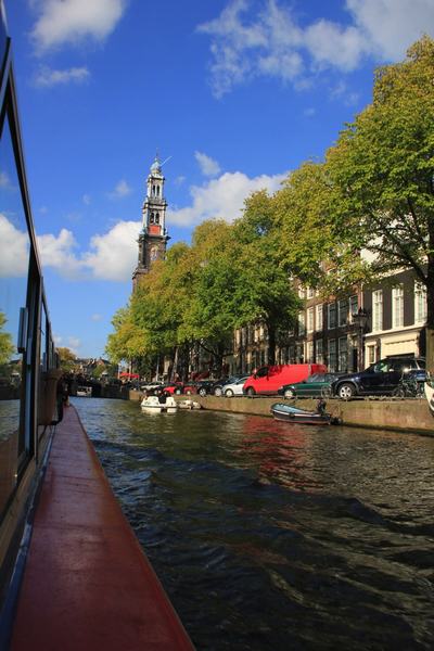 Vistas desde el barco de los canales de Ámsterdam