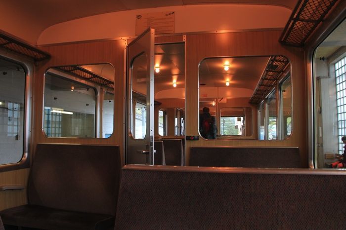 Interior del tren de Murren a Lauterbrunnen