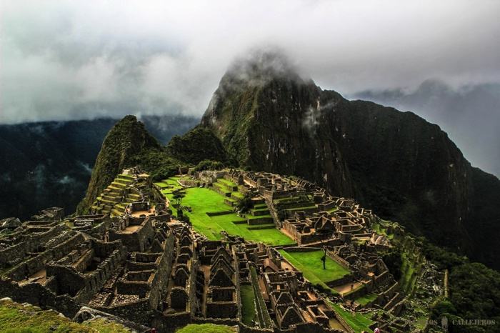 El cielo empieza a clarear en Machu Picchu