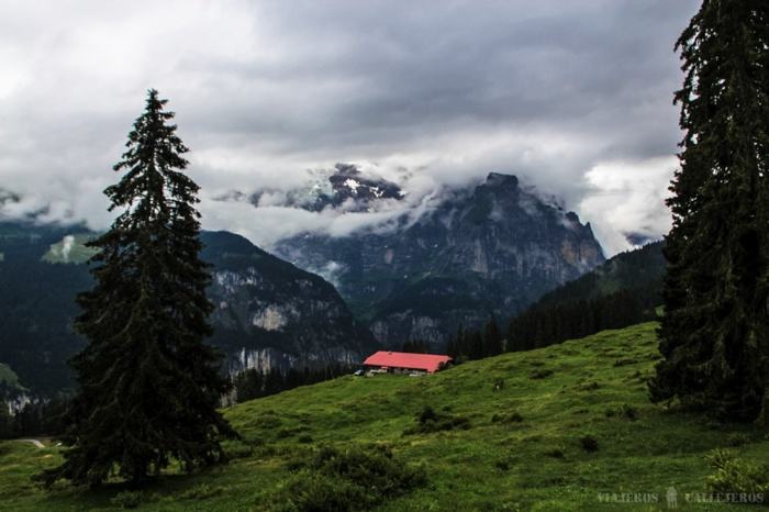 Paisajes de los alrededores de Murren en el Valle de las 72 cascadas