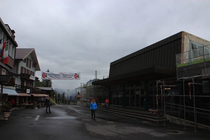 Recién llegados a Murren en el Valle de las 72 cascadas