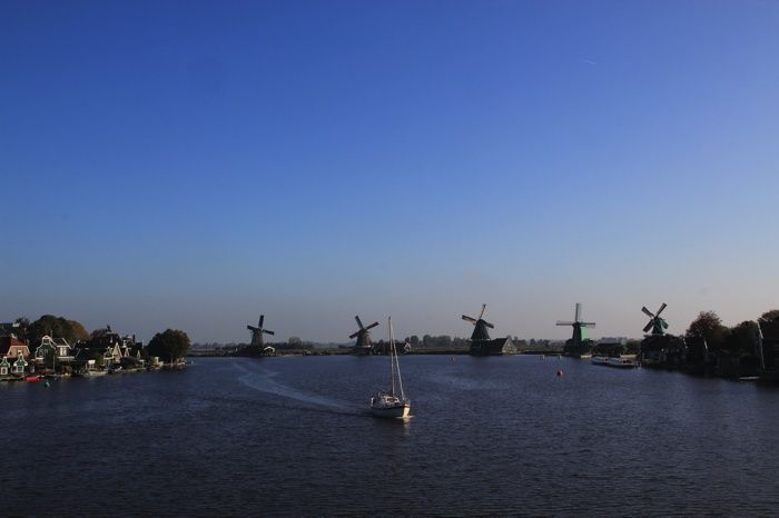 Vistas de los molinos desde el puente de Zaanse Schans