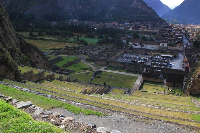 Vistas de la aldea de Ollantaytambo desde el Centro de Ceremonias
