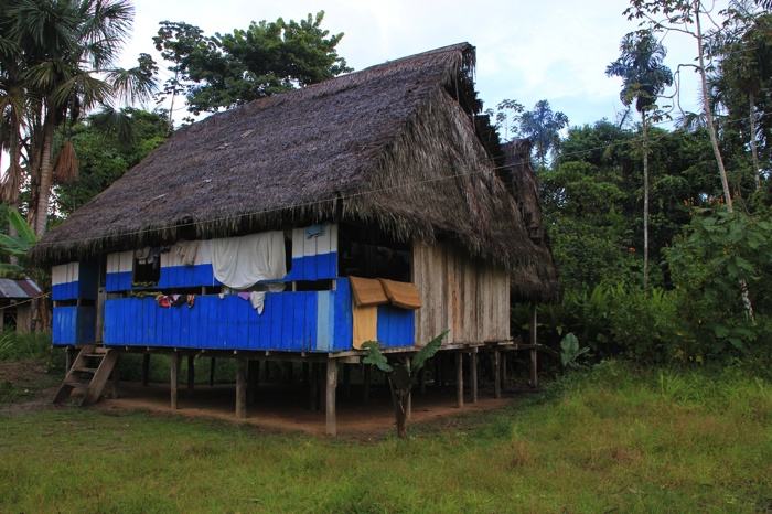 Escuela de la Comunidad de San Juan en el río Amazonas