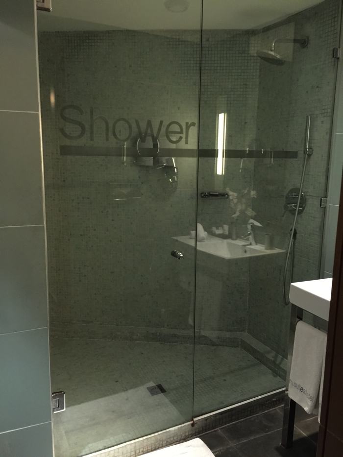 Baño de la Suite del JMSuites