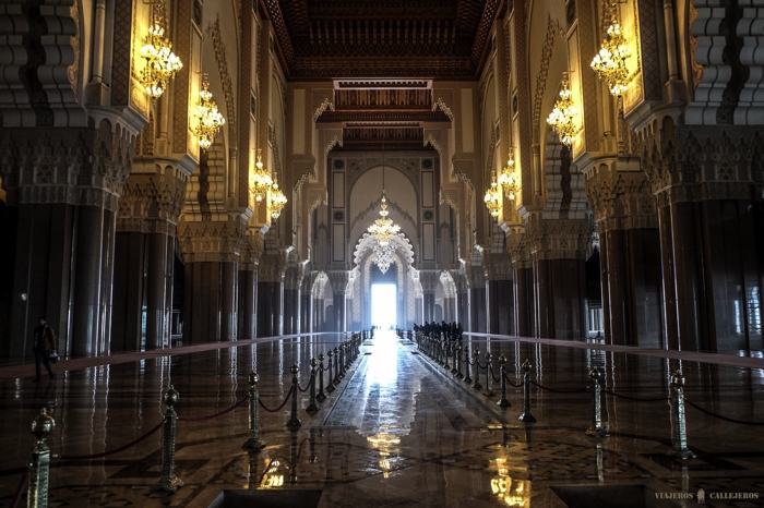 Interior de la Mezquita Hassan II en Casablanca