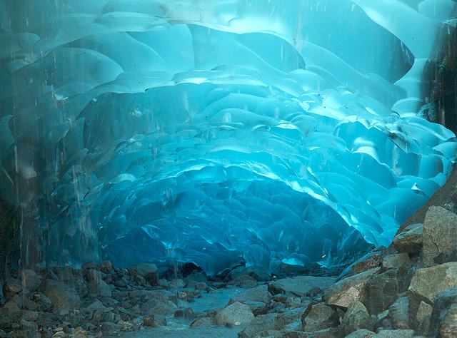 Cueva de hielo Mendenhal en Alaska. Photo credit: gillfoto / iW / CC BY-NC-SA