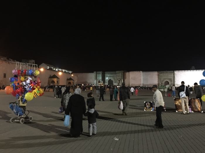 Lahdime Place Square y su Bab Mansour Al Ali
