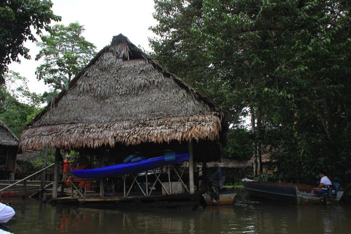 Zona de las canoas del Muyuna Lodge