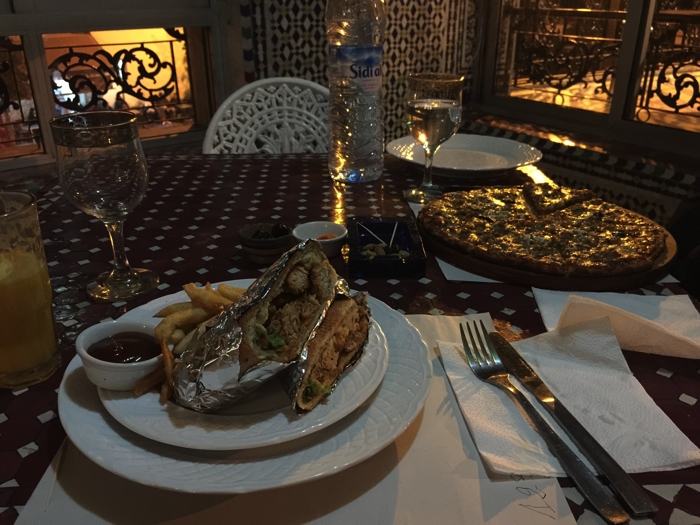 Cenando en Fez