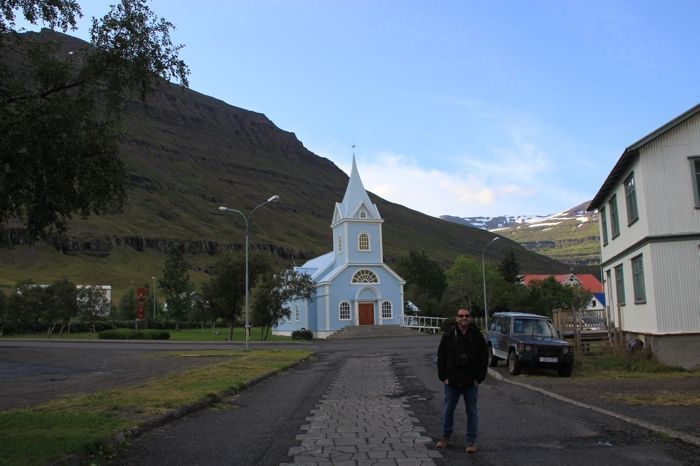 Iglesia azul de Seyðisfjörður