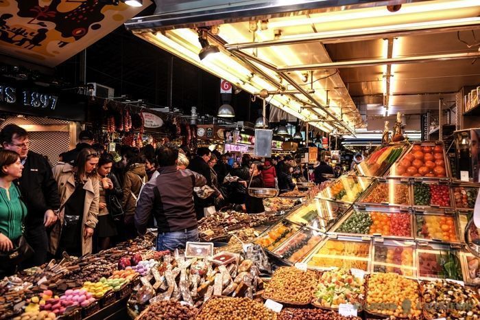 Puestos del Mercado de la Boquería de Barcelona