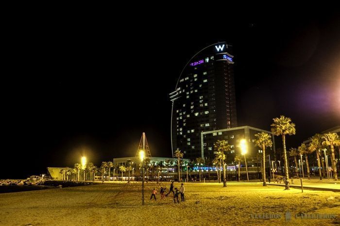 W Barcelona al caer la noche