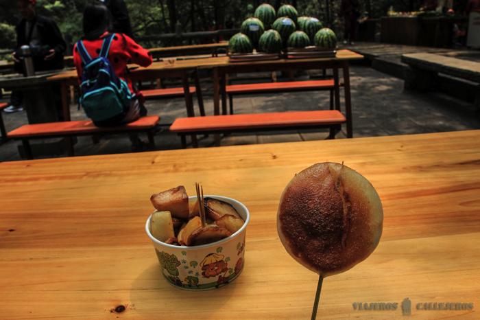 Comiendo en las Montañas chinas de Avatar