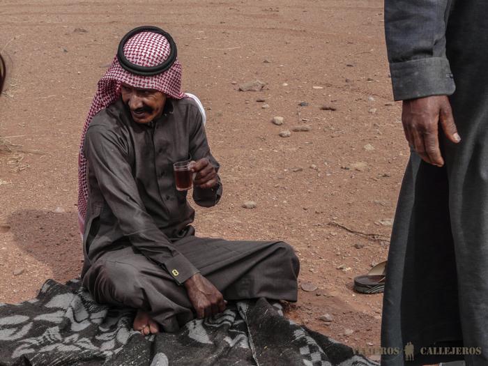Tomando té con unos beduinos en el Desierto de Wadi Rum
