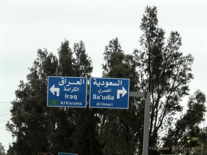 Carretera de Jordania con dirección a Irak o a Arabia Saudí