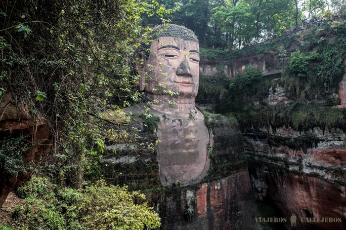 Vistas del Gran Buda de Leshan a medida que vamos bajando por las escaleras