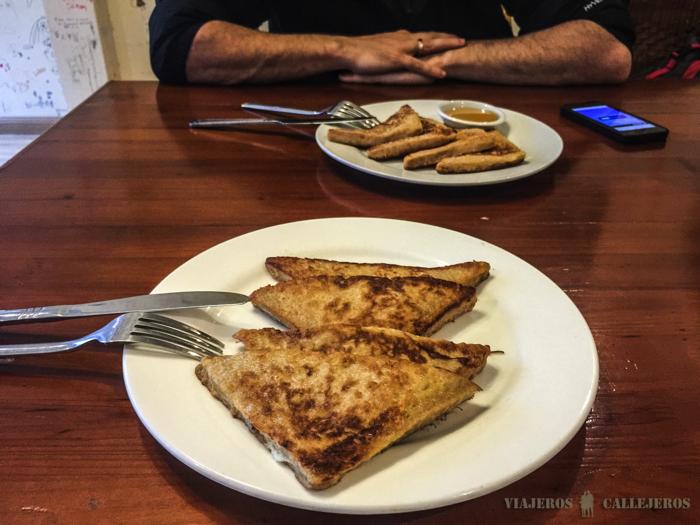 Desayuno en el Riverside Hostel