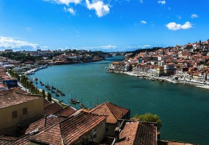 Vila Nova de Gaia, otro de los lugares donde alojarse en Oporto