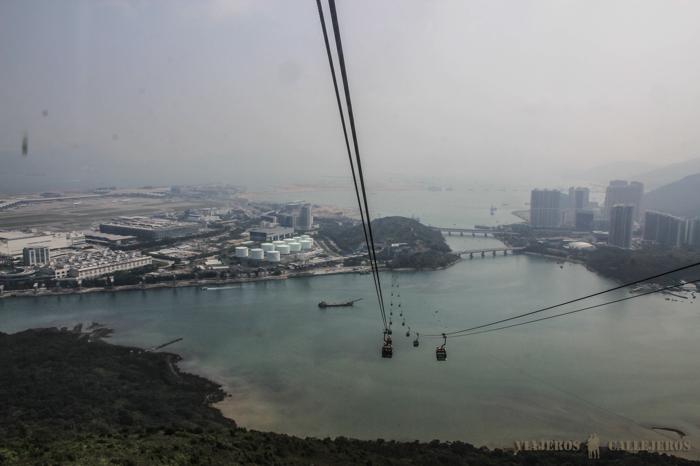 Empieza el ascenso en el Teleférico Ngong Ping 360. Qué ver en Lantau en un día