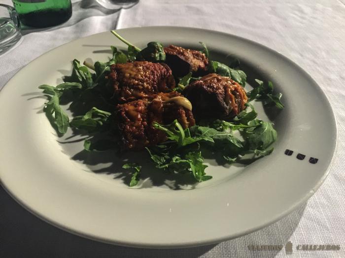 Unas berenjenas como entrante de la cena. Hotel en Nápoles