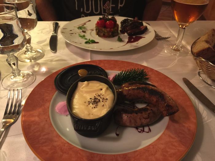 Cenando en Conques. Aligot con butifarra