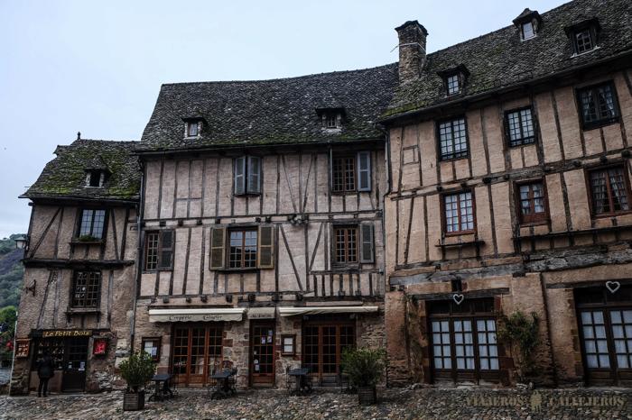 Detalles de las casas de Conques