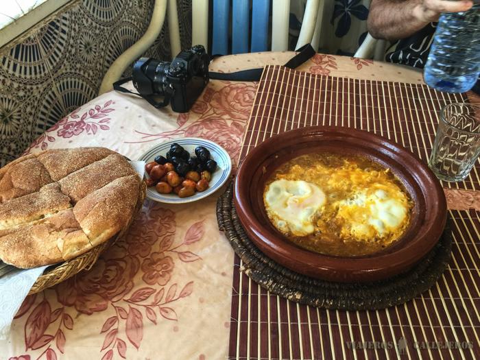 Comiendo en Tizi-n-Tichka