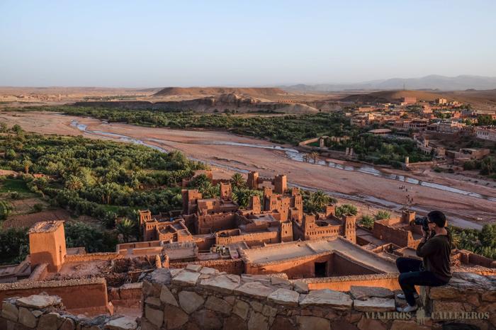 Vistas impresionantes de Ait Ben Haddou al caer la tarde