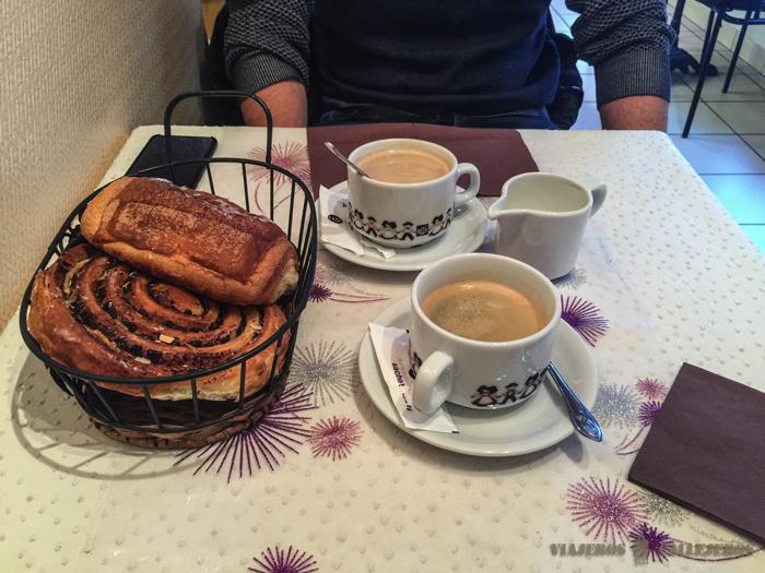 Desayunando en Colmar