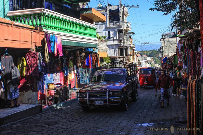 Calle principal de Santiago Atitlán