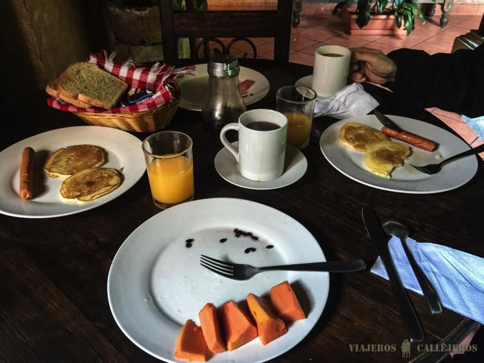 Desayuno en el hotel Mesón del Valle