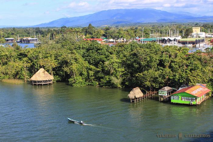Vistas desde el puente de Río Dulce