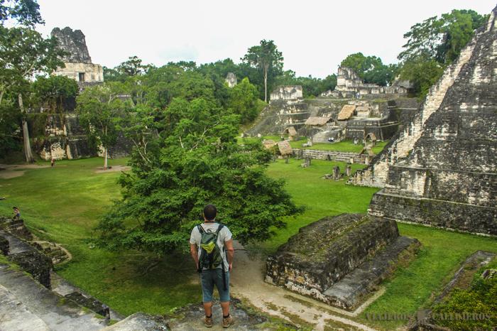 Gran Plaza desde la Acrópolis Central