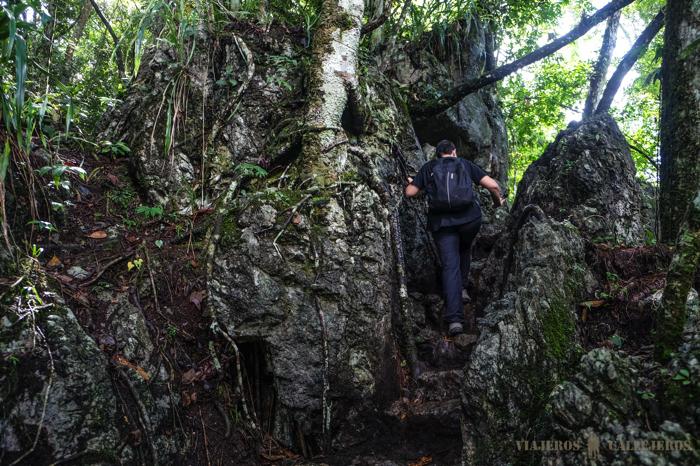 Tramos del descenso, en el que también hay tramos de escaleras, a las pozas