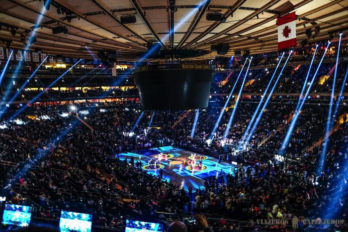 Espectáculo en el partido de la NBA en Nueva York