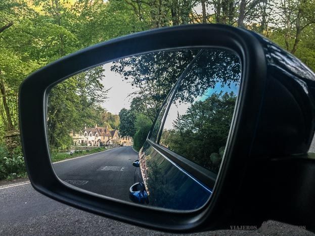 Castle Combe a través de un retrovisor
