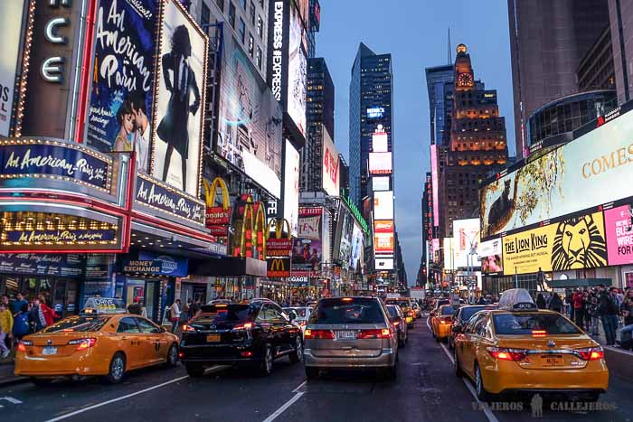 Times Square al caer la noche