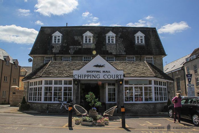 Tienda frente al parking en Tetbury