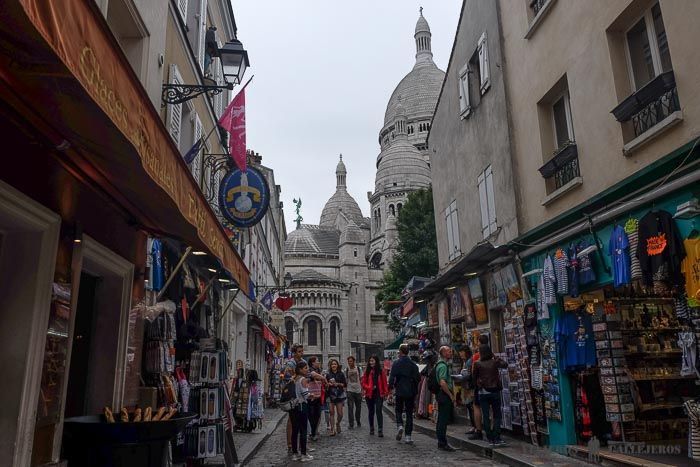 Vistas de Sacre Coeur desde Rue du Chevalier de la Barre